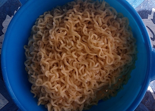 Drain excess water from the noodles and keep aside