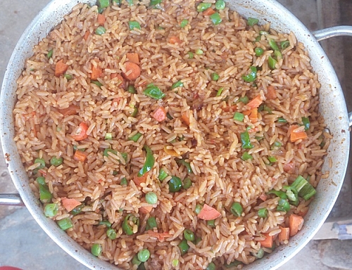 Do not take the jollof rice off from heat immediately after stirring in vegetable, allow it to sit on a low heat for at leat 3 minutes to get hot and for more flavour to diffuse.