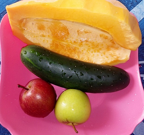Photo of Pawpaw, apples and cucumber for making of fruit punch Pawpaw, apples and cucumber for making of fruit punch