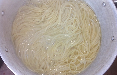 Boiling of spaghetti