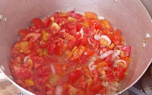 Frying of onions and diced tomatoes for fried beans soup/porridge