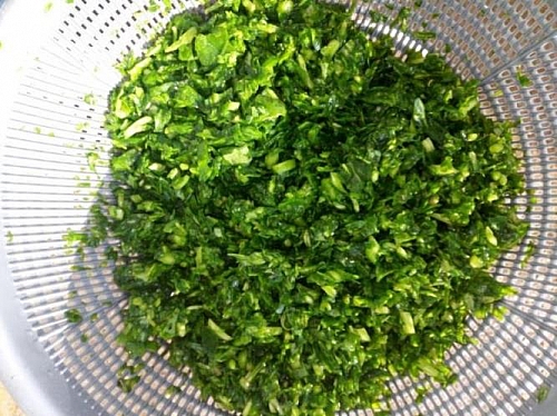 After cutting your waterleaf, if you feel it is a bit viscous, transfer into a sieve and rinse with water to get rid of the excess slimy liquid