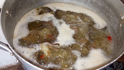 Boiling of meat for editan soup