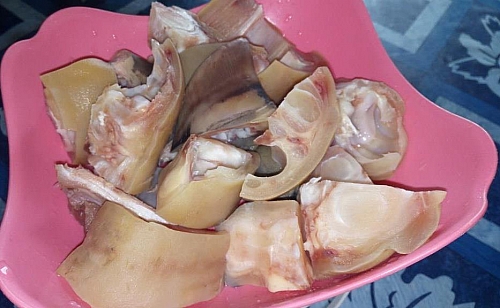 Cow foot has been cut into sizeable pieces