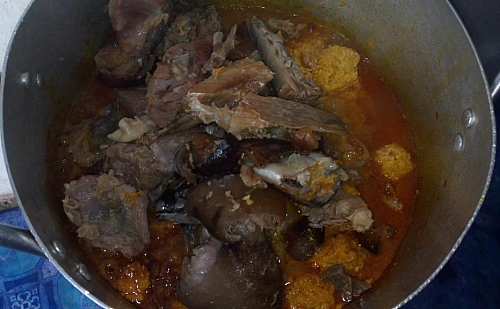Return the cooked meat to the pot of soup and add other ingredients except the vegetable
