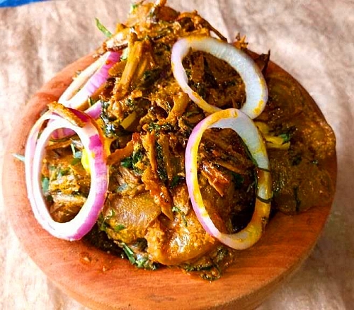 Nkwobi is ready. This meal is best served in a wooden traditional plate, but you can serve it the way you want it