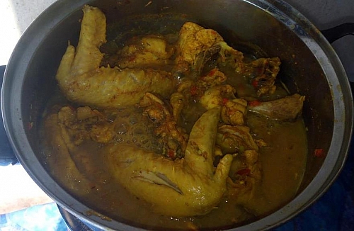 Boiling of chicken for curried potato recipe