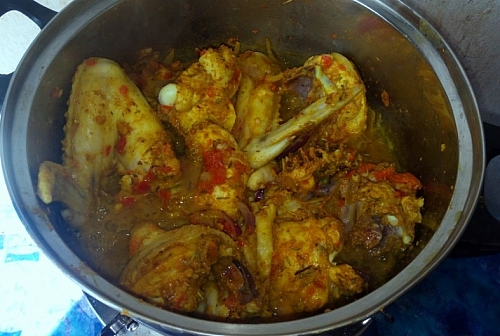 Boiling of chicken on a stovetop