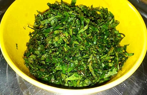 Shredded Basil leaves: As the rice is bubbling, start dressing the basil (scent leaves)