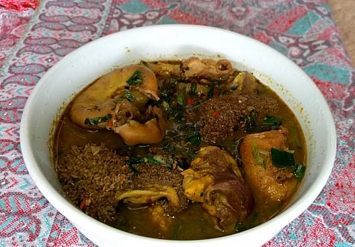 A plate of assorted meat pepper soup