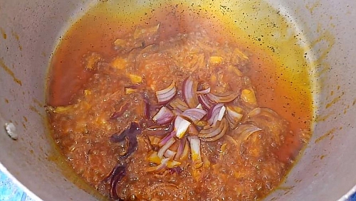 Frying of onions in oil for beniseed soup