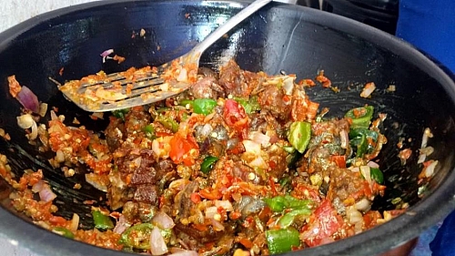 Coating of goat meat in pepper sauce