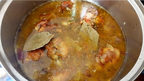 You can choose to add bay leaves for extra aroma