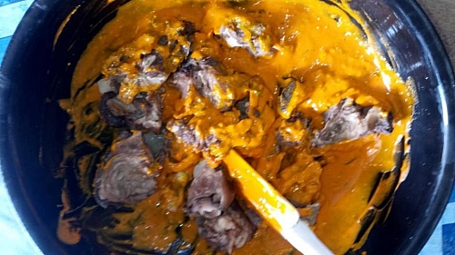 Photo of Add the cooked goat head and stir to coat with sauce Add the cooked goat head and stir to coat with sauce