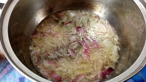 Frying of onion and garlic in vegetable oil