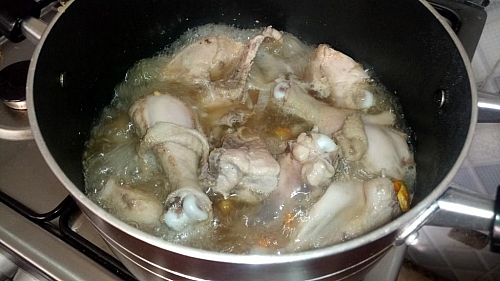 Cooking of bone-in chicken for chicken pepper soup