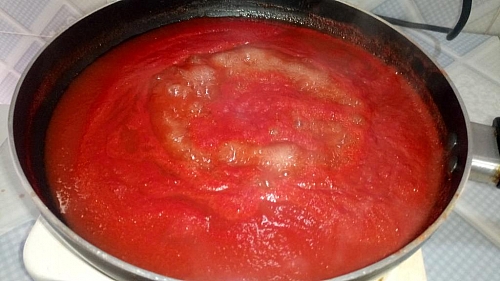 Boiling process of tomato paste