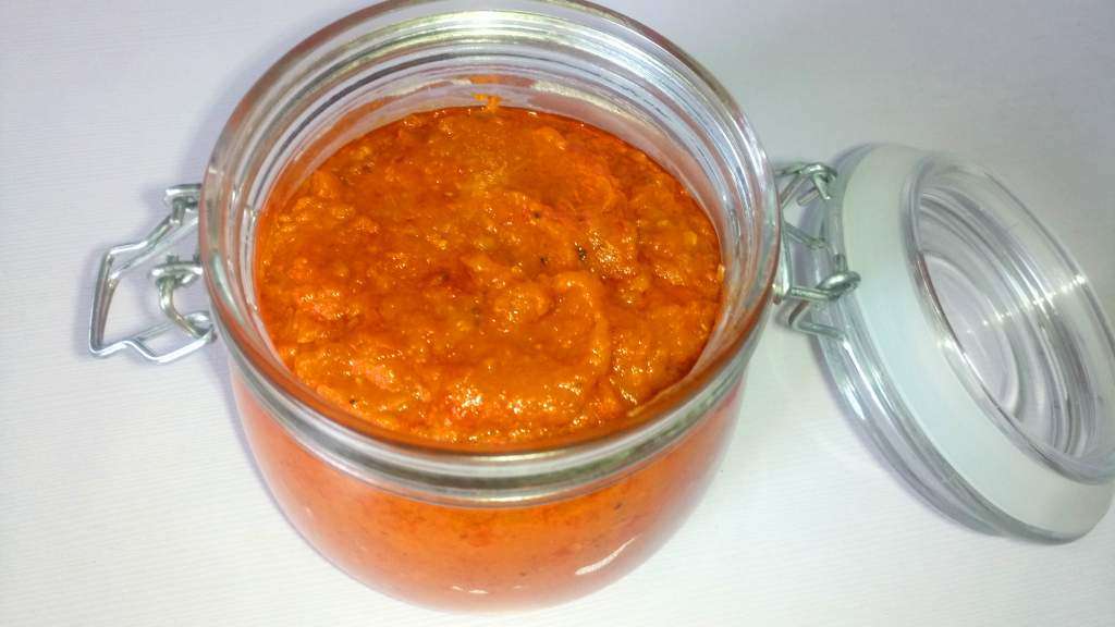 How to make tomato sauce at home