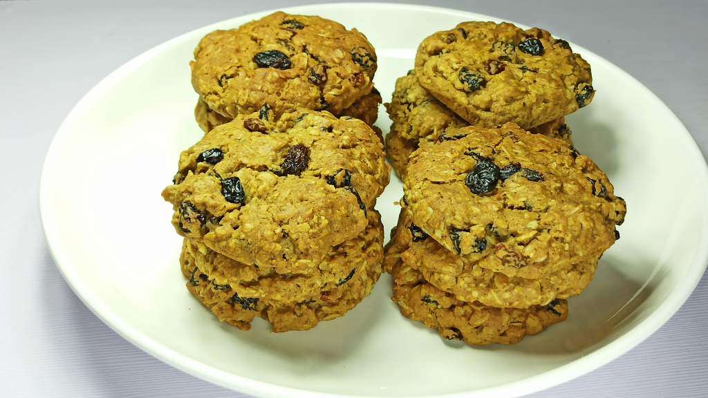 Healthy, Chewy, Soft, and Easy Oatmeal Raisin Cookies